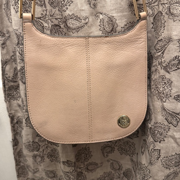 Women Vince Camuto Elegant Tan Leather Shoulder Bag - Picture 3 of 10